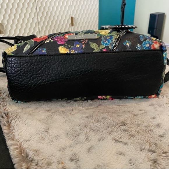 Jessica Simpson Black Floral Zipper Handbag - Picture 10 of 16